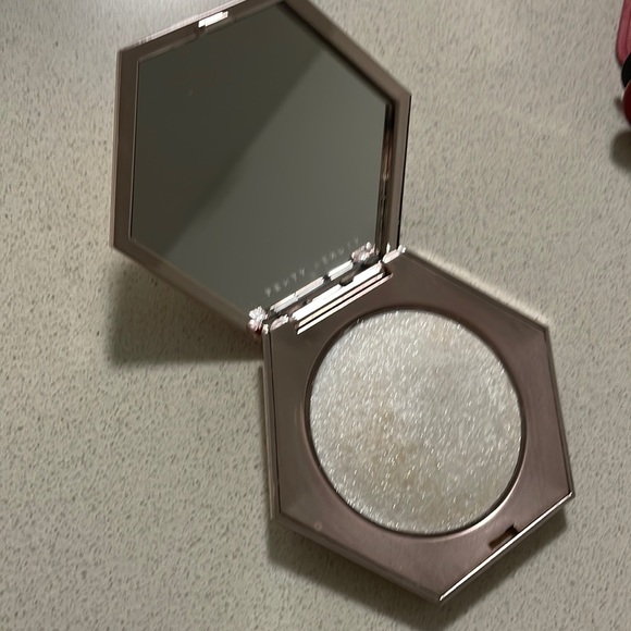 Fenty Beauty Other - Fenty Beauty Diamond Highlighter